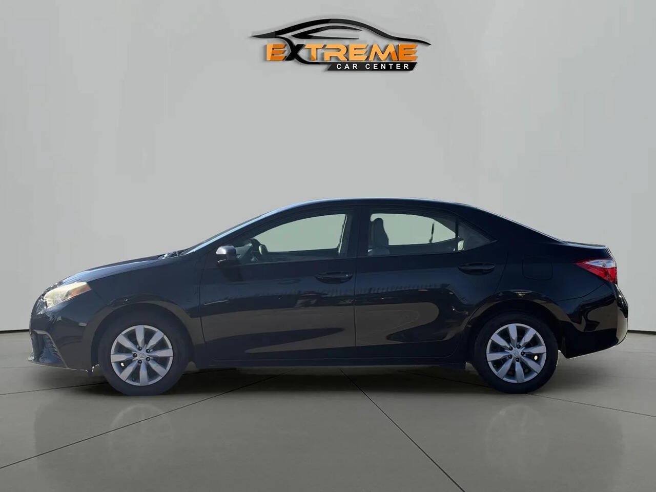 Used 2015 Toyota Corolla LE FWD image 3