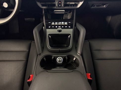 Used 2024 Porsche Cayenne AWD/4WD image 14