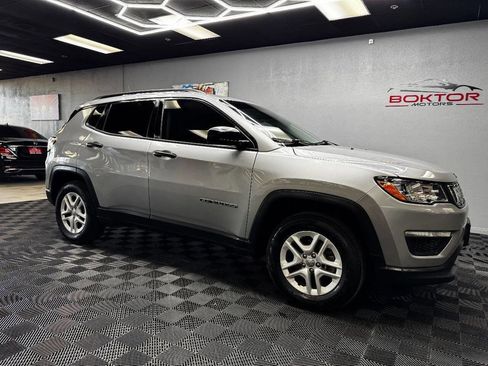 Used 2018 Jeep Compass Sport FWD image 2