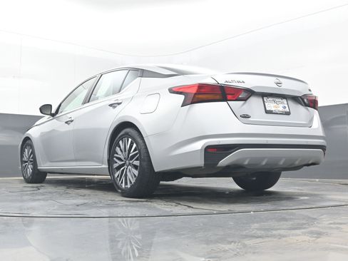 Used 2024 Nissan Altima 2.5 SV FWD image 27