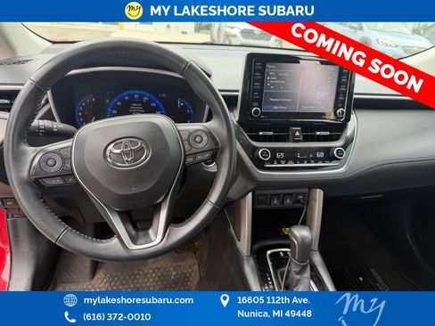 Used 2022 Toyota Corolla Cross XLE AWD/4WD image 10