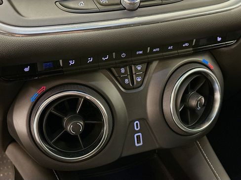 Used 2025 Chevrolet Blazer LT image 24