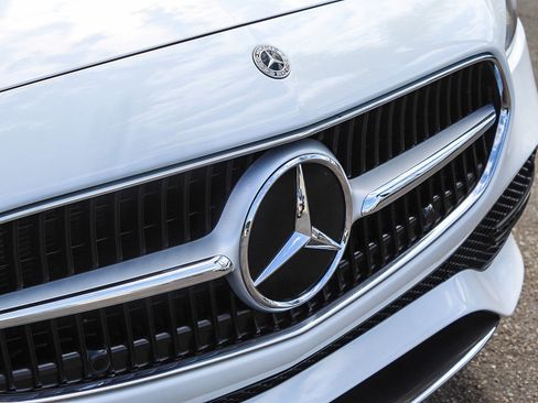 Used 2025 Mercedes-Benz C 300 Sedan image 9