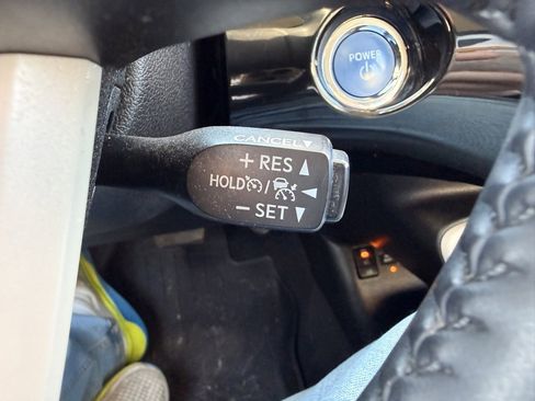 Used 2018 Toyota Prius Prime Premium image 35