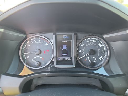 Used 2018 Toyota Tacoma TRD Sport RWD image 19