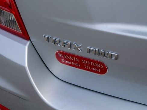 Used 2020 Chevrolet Trax LT w/ LT Convenience Package image 9