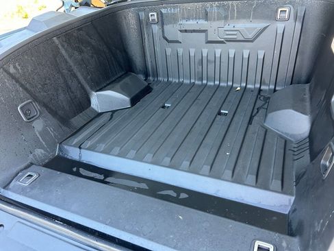Used 2025 GMC Hummer EV 3X w/ LPO, Sport Package AWD/4WD image 37