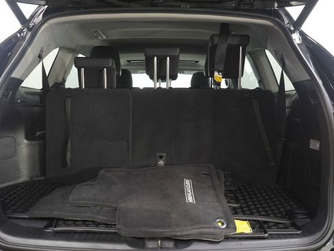 Used 2019 Toyota Highlander XLE AWD/4WD image 9