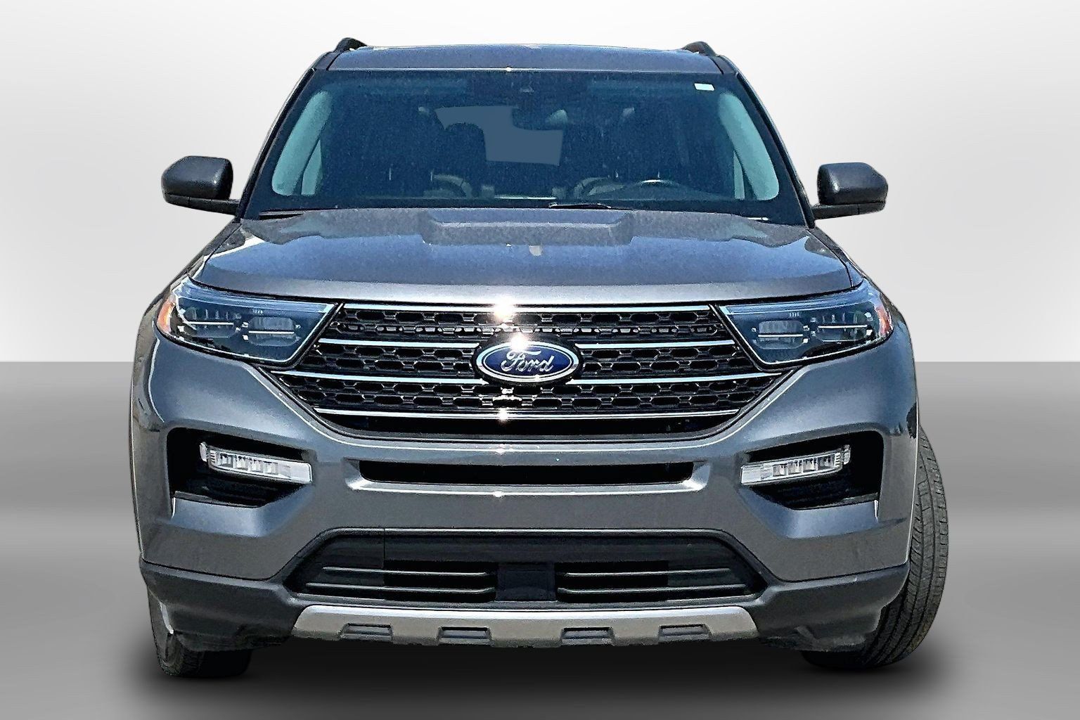 Used 2023 Ford Explorer XLT w/ Equipment Group 202A AWD/4WD image 3
