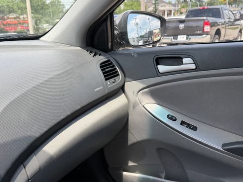 Used 2016 Hyundai Accent SE FWD image 19