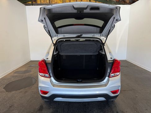 Used 2019 Chevrolet Trax LT w/ LT Convenience Package FWD image 8