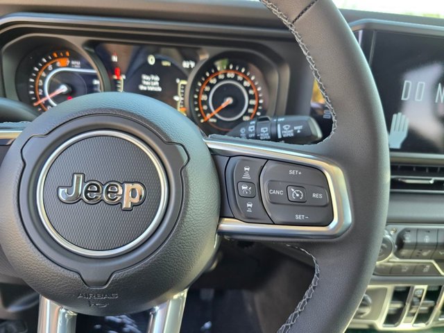 New 2025 Jeep Wrangler Unlimited Sahara w/ Technology Group AWD/4WD image 19