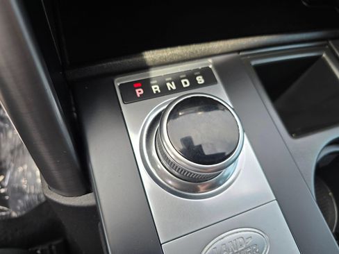 Used 2020 Land Rover Discovery Landmark AWD/4WD image 16