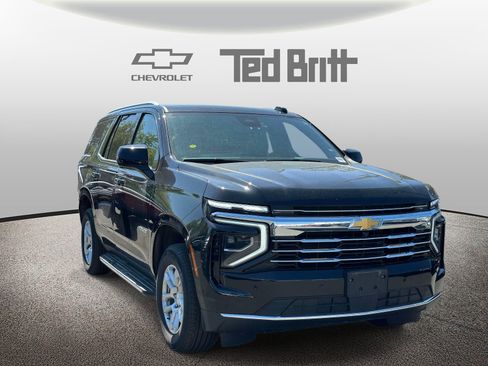 Used 2025 Chevrolet Tahoe LT AWD/4WD image 3