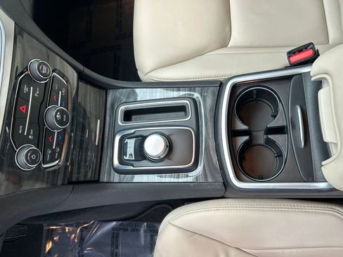 Used 2021 Chrysler 300 Touring L image 17