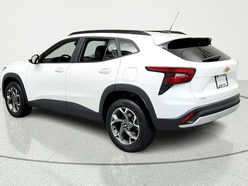 Used 2024 Chevrolet Trax LT FWD image 3