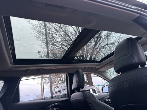 Used 2021 Jeep Cherokee Limited w/ Elite Package image 14