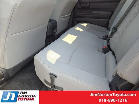 Used 2025 Toyota Tacoma SR5 AWD/4WD image 31