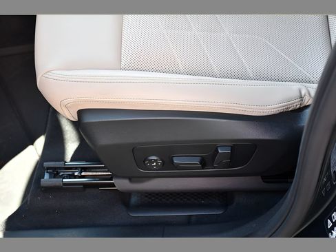 Used 2025 BMW X1 xDrive28i w/ Technology Package AWD/4WD image 32