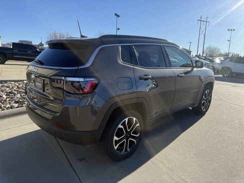 Used 2024 Jeep Compass Limited image 6