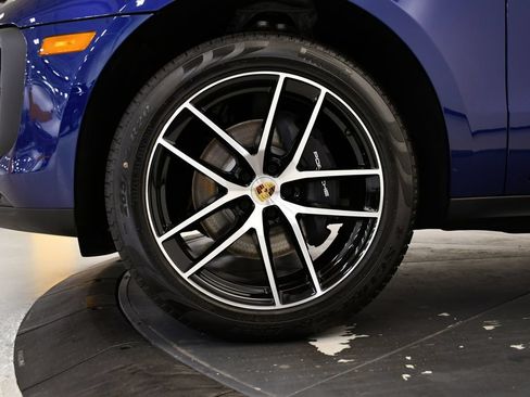 Certified 2026 Porsche Macan AWD/4WD image 17