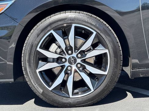Used 2025 Chevrolet Malibu RS FWD image 15