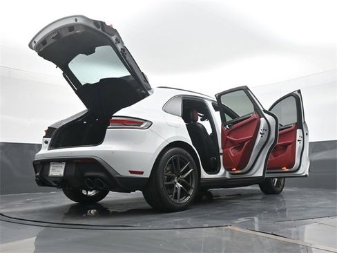 Certified 2023 Porsche Macan Turbo image 27