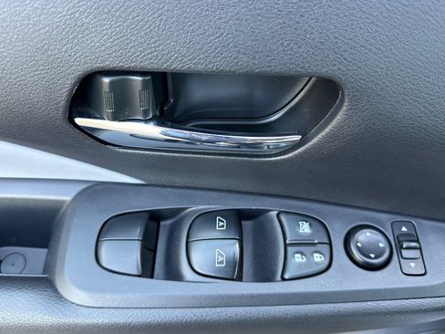 Used 2023 Nissan Kicks SR w/ SR Premium Package image 10