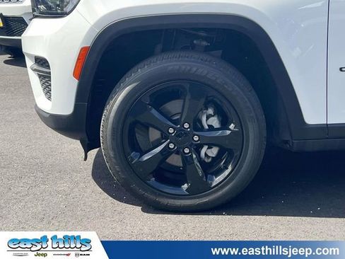 Certified 2023 Jeep Grand Cherokee Altitude AWD/4WD image 9