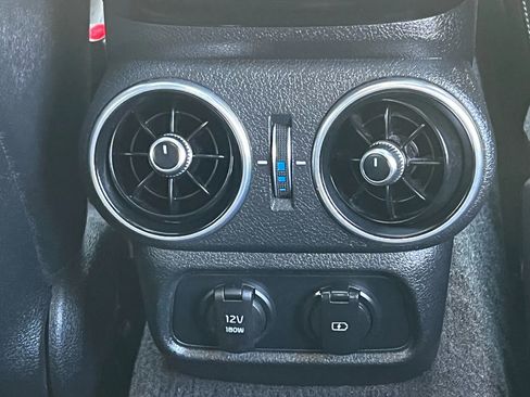 Used 2018 Kia Stinger Premium image 21