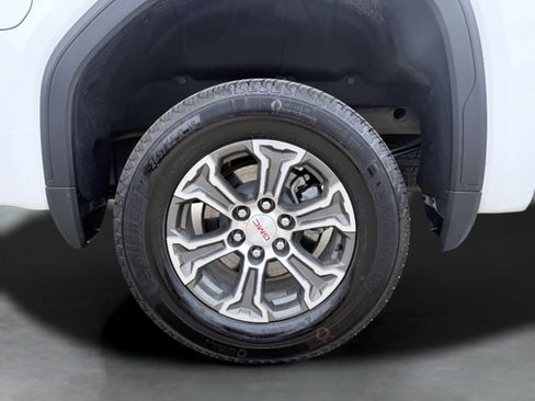 Used 2025 GMC Sierra 1500 SLT image 11