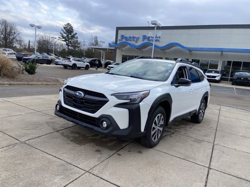 Used 2023 Subaru Outback Premium image 4