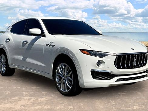 Used 2022 Maserati Levante GT AWD/4WD image 3
