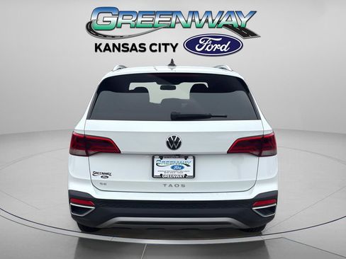 Used 2022 Volkswagen Taos SE FWD image 6