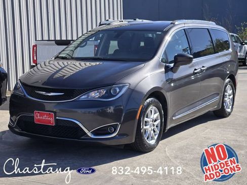 Used 2020 Chrysler Pacifica Touring-L image 1