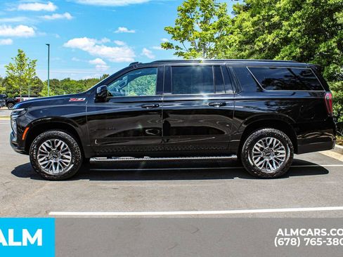 Used 2025 Chevrolet Suburban Z71 AWD/4WD image 7