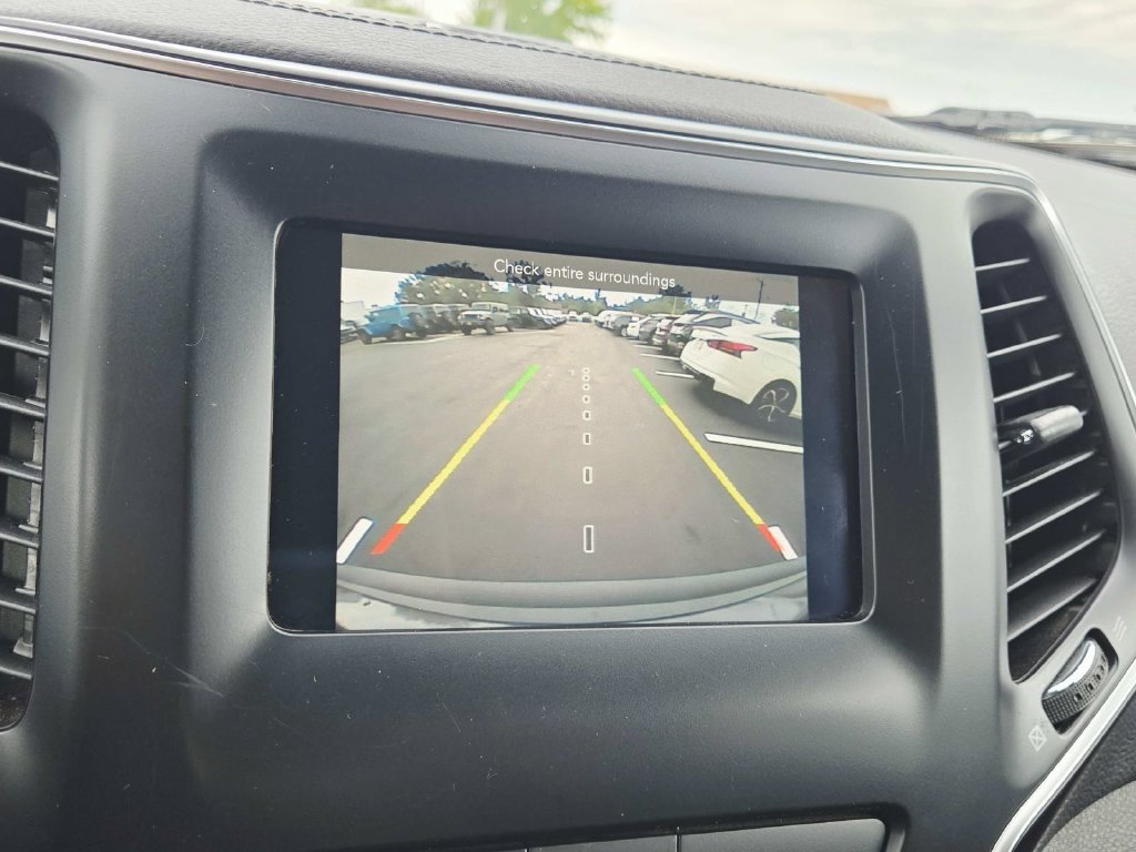 Used 2019 Jeep Cherokee Latitude Plus w/ Comfort/Convenience Group AWD/4WD image 26