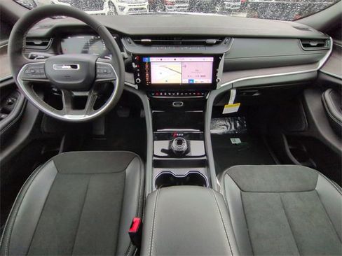 New 2026 Jeep Grand Cherokee Altitude image 13