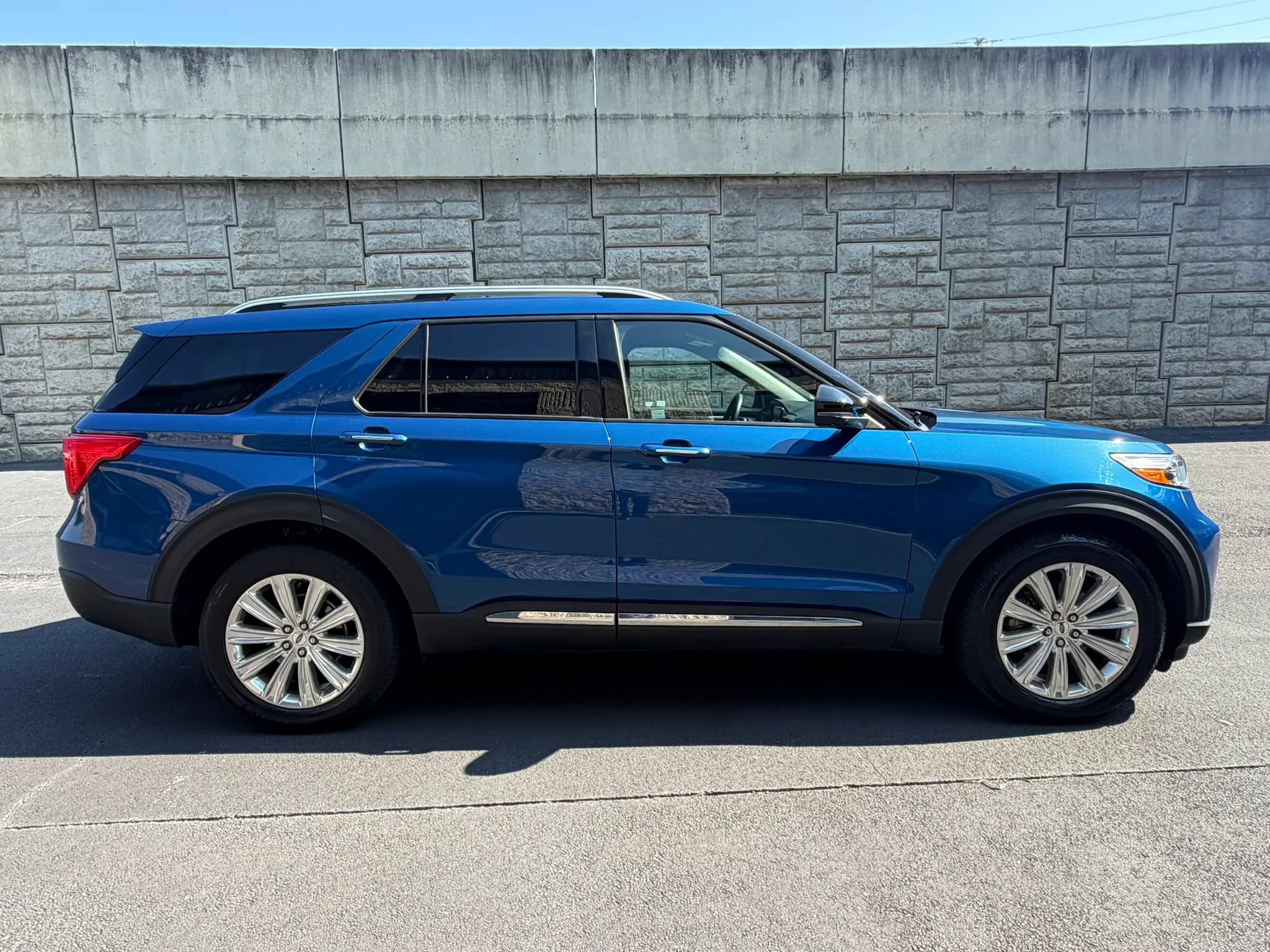Used 2020 Ford Explorer Limited AWD/4WD image 6