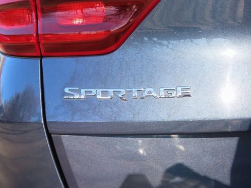 Used 2022 Kia Sportage LX image 7