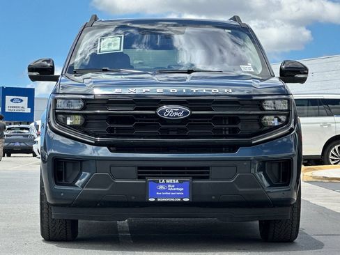 Certified 2025 Ford Expedition Active AWD/4WD image 8
