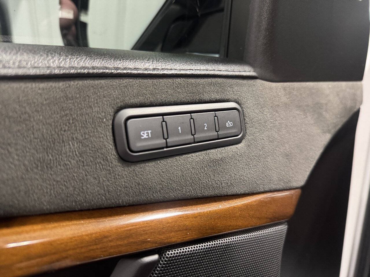 Used 2019 Cadillac Escalade Premium Luxury AWD/4WD image 11