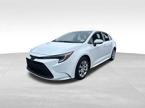 Used 2024 Toyota Corolla LE image 3