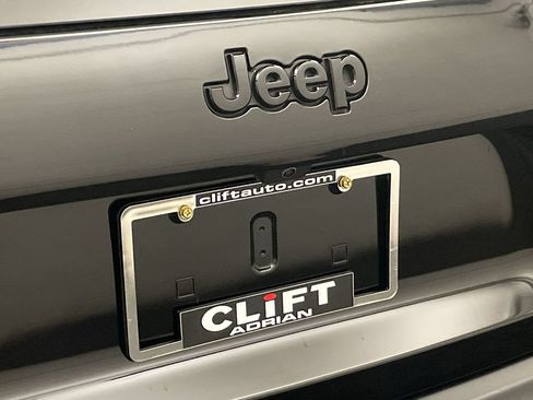 Used 2023 Jeep Cherokee Altitude Lux AWD/4WD image 25
