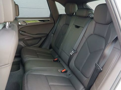 Certified 2019 Porsche Macan S AWD/4WD image 18