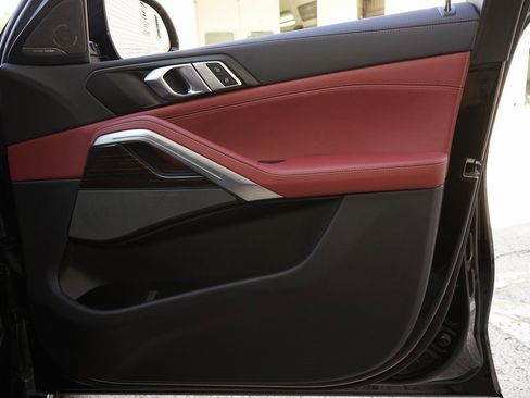 Used 2025 BMW X6 xDrive40i image 25