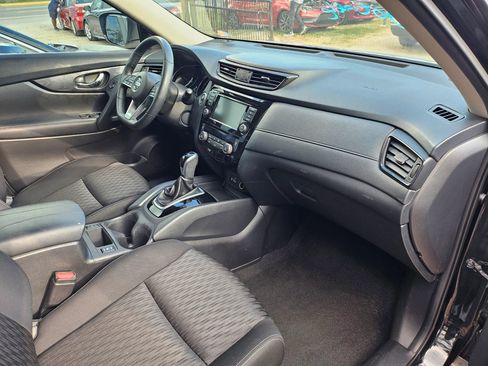 Used 2020 Nissan Rogue SV FWD image 4