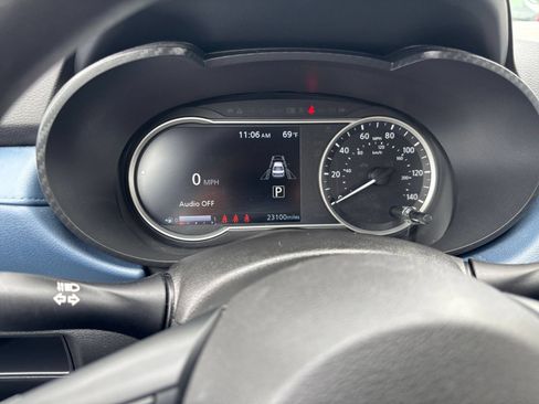Used 2025 Nissan Versa SV FWD image 38