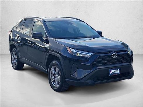 Used 2025 Toyota RAV4 LE AWD/4WD image 3