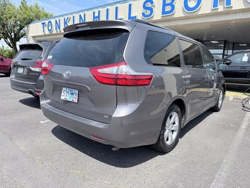Used 2015 Toyota Sienna LE FWD image 5